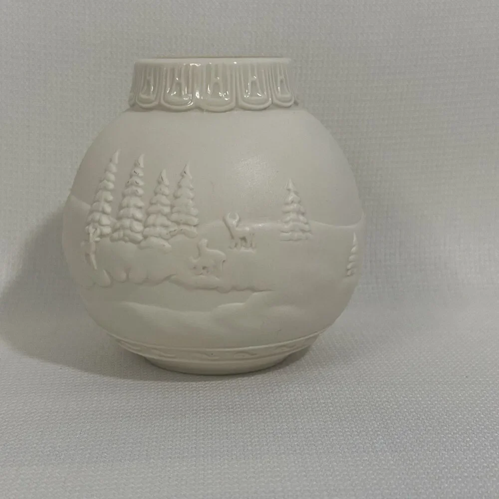 Lenox Winter Wonderland Votive Candle Ornamental Glow Design Cream Gold Trim